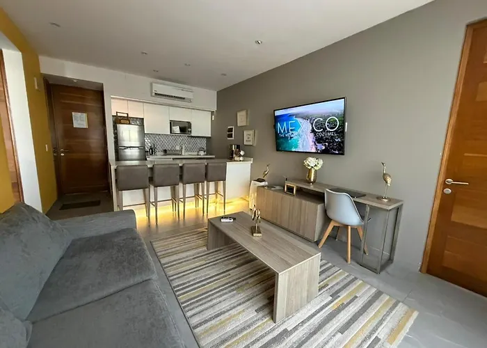 Modern With Pool Gym And Rooftop Views Appartement